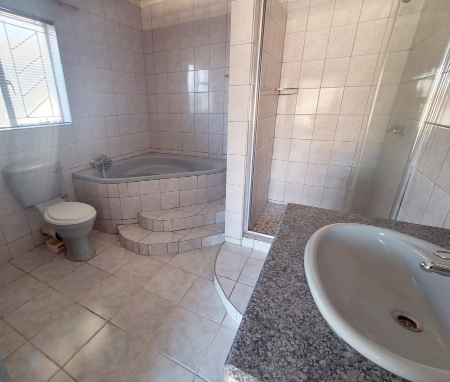 To Let 4 Bedroom Property for Rent in Virginia Free State